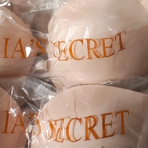 Victoria Secret Bra & Panty Set - Picture 16 of 16